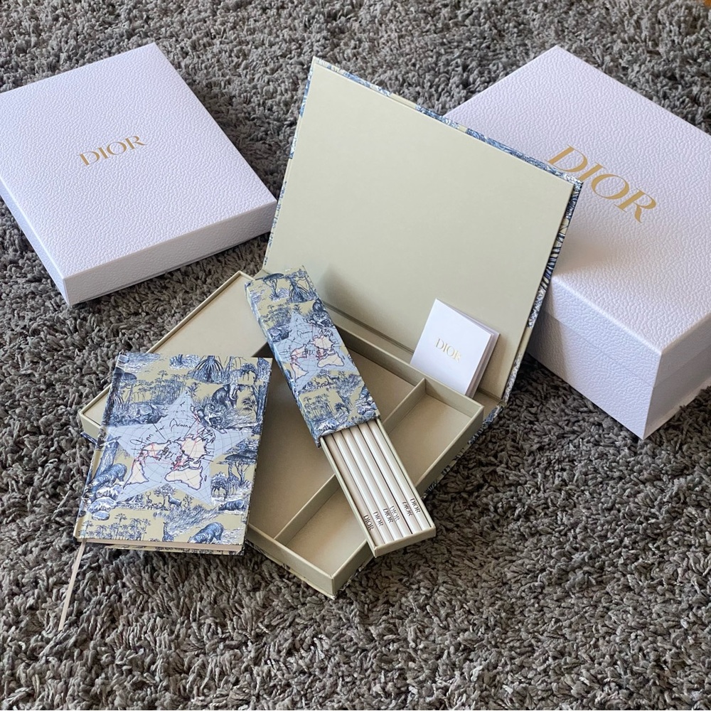 DIOR - Exclusive Stationary Set “Around the World” with the Couture Gift Box - Picture 4 of 6